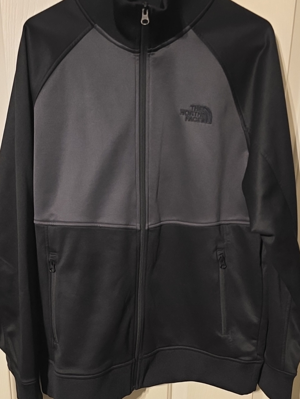 The North Face Men's Black and Gray Lightweight Zip Jacket